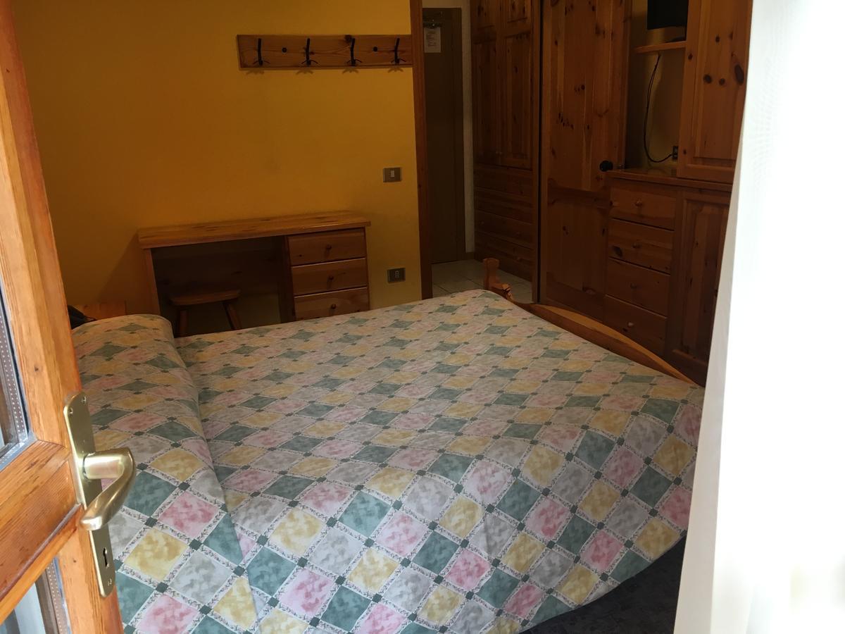 Hotel Le Pinete Piazzatorre Esterno foto