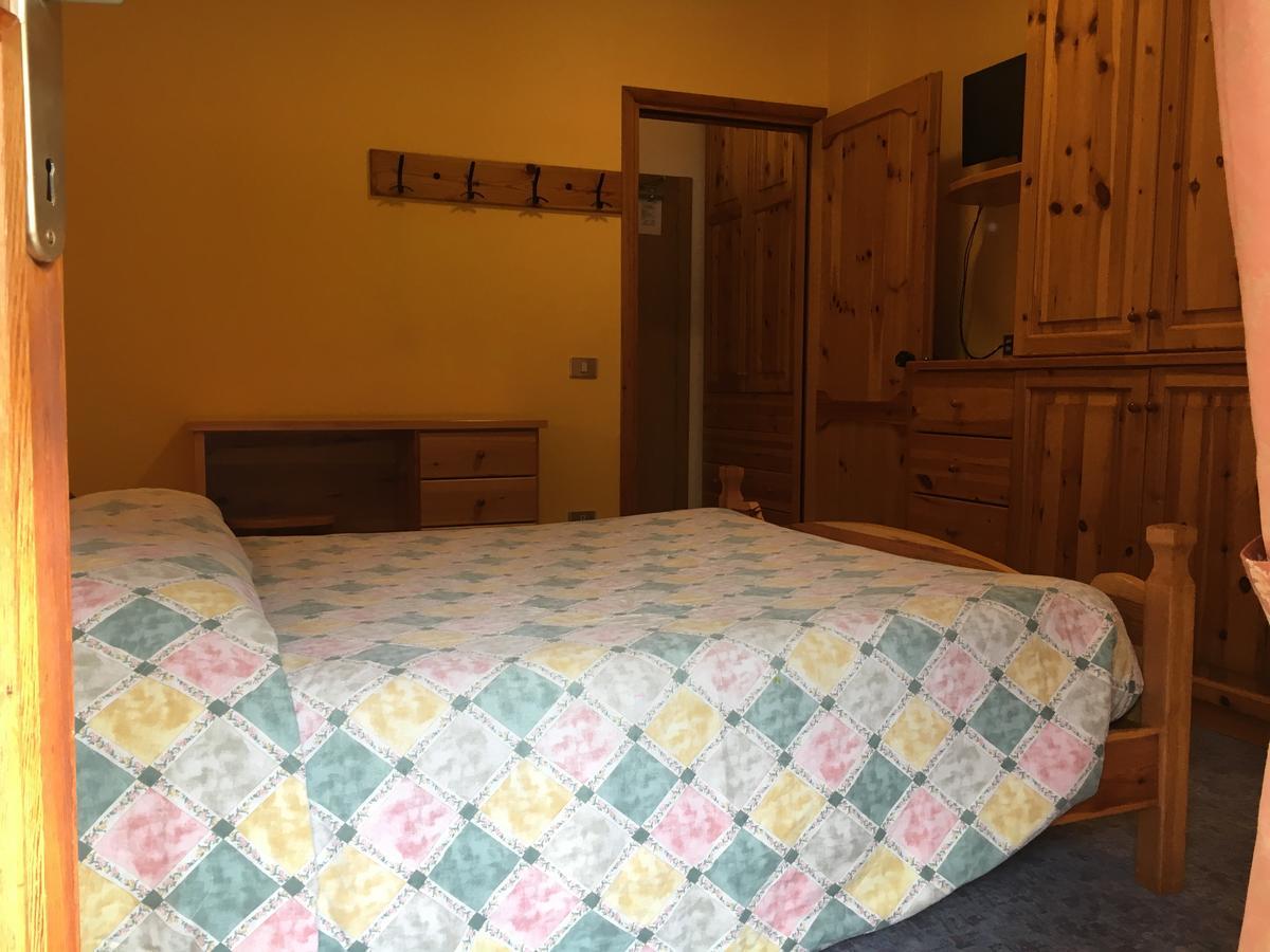 Hotel Le Pinete Piazzatorre Esterno foto